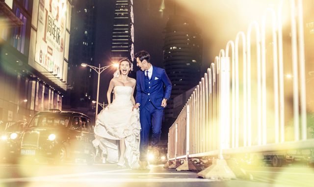 婚纱照灯光如何布置_婚纱效果灯光实景照图怎么拍_实景婚纱照灯光效果图