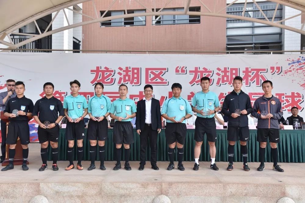 龙湖区女子足球冠军_龙湖中学足球_龙湖三千城a区