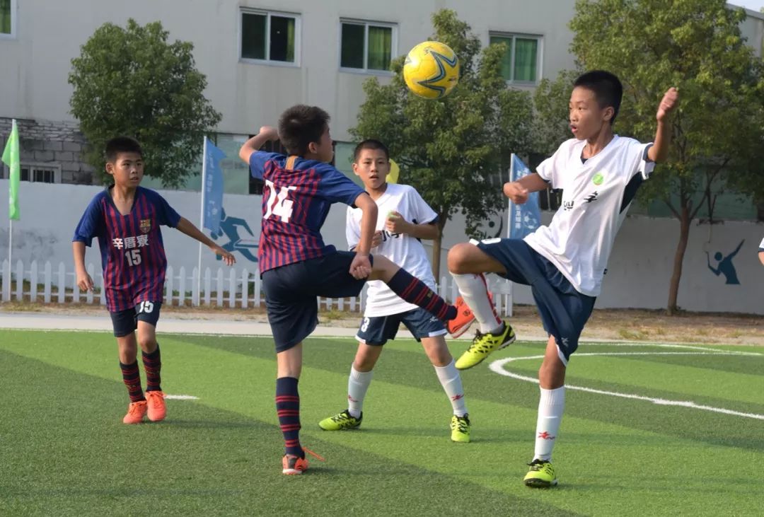 龙湖区女子足球冠军_龙湖中学足球_龙湖三千城a区