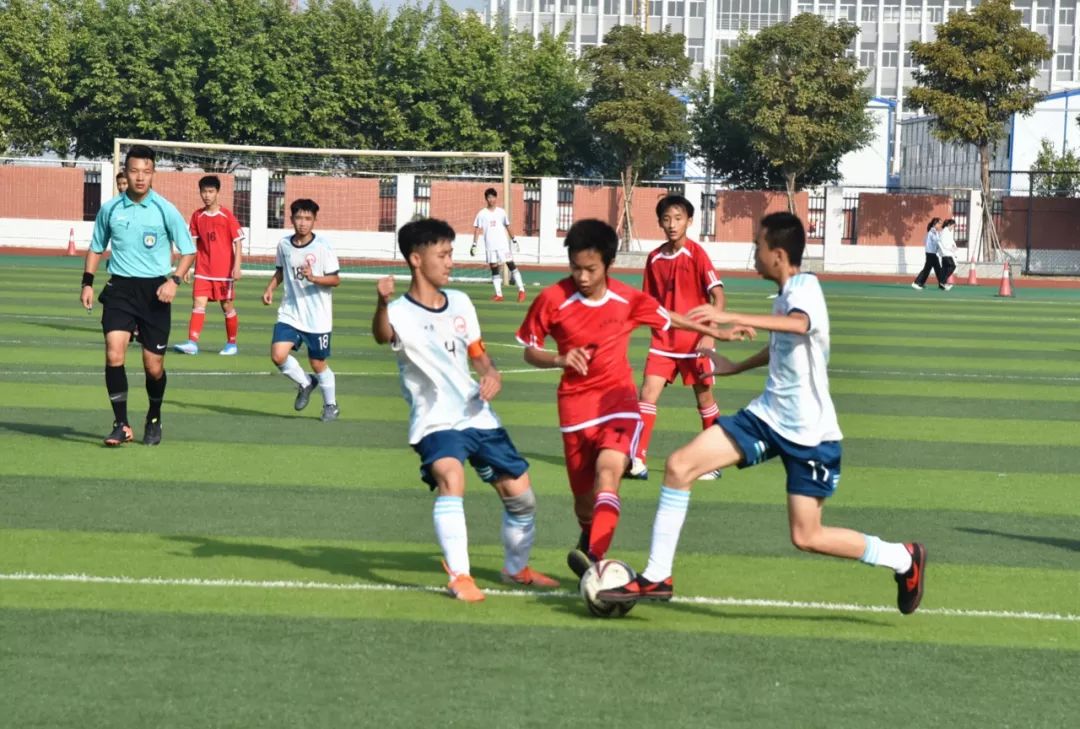 龙湖区女子足球冠军_龙湖中学足球_龙湖三千城a区
