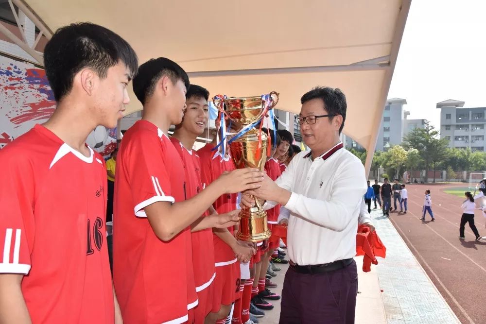 龙湖三千城a区_龙湖中学足球_龙湖区女子足球冠军