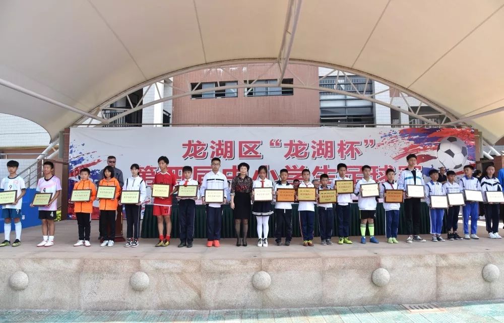 龙湖三千城a区_龙湖区女子足球冠军_龙湖中学足球