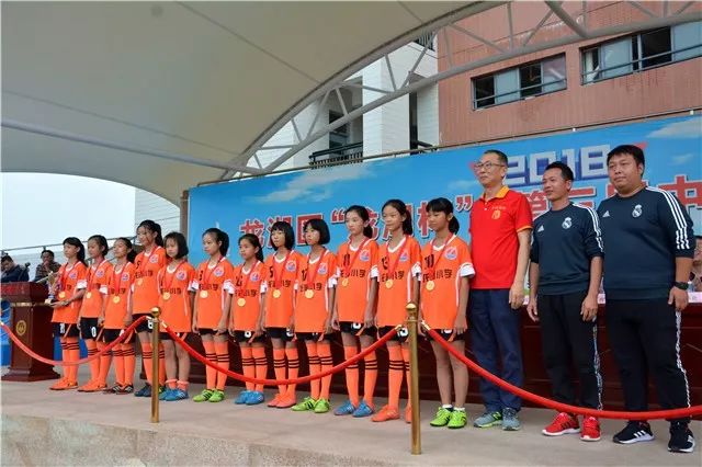 奥运会足球冠军算大赛冠军吗_龙湖中学足球_龙湖区女子足球冠军