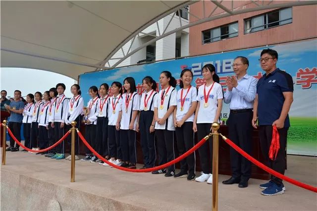 奥运会足球冠军算大赛冠军吗_龙湖区女子足球冠军_龙湖中学足球