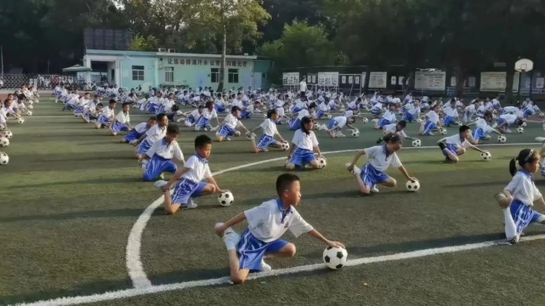 龙湖足球小镇_新吴区国信龙湖世家_龙湖区女子足球冠军