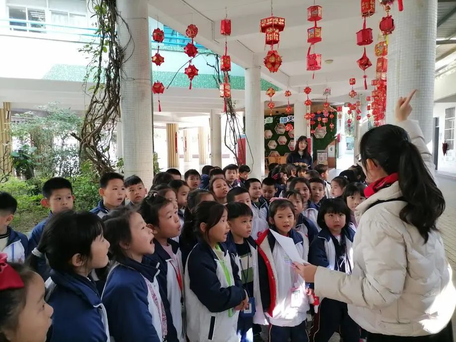 龙湖区女子足球冠军_龙湖足球小镇_新吴区国信龙湖世家