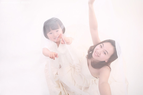 婚纱系列亲子照_亲子摄影内景婚纱照_亲子婚纱摄影景照内容有哪些
