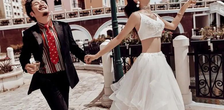 室内婚纱照好还是室外婚纱照好_婚纱室外实景图片大全_婚纱照风格类型室外室内