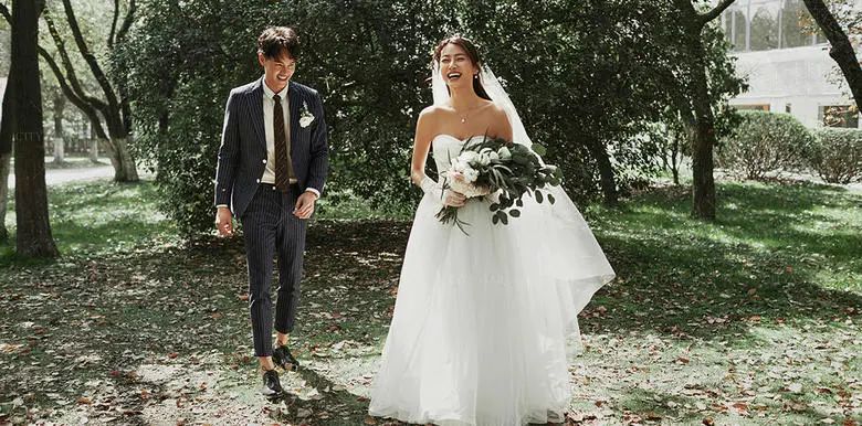 婚纱室外实景图片大全_室内婚纱照好还是室外婚纱照好_婚纱照风格类型室外室内