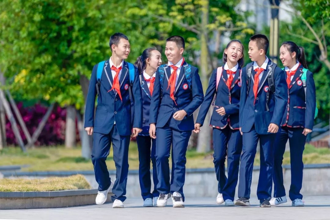西昌一中足球_西昌航天学校足球队_西昌学院足球冠军名单