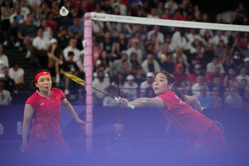 8月3日，羽毛球女双决赛，陈清晨和贾一凡对阵刘圣书和谭宁。
