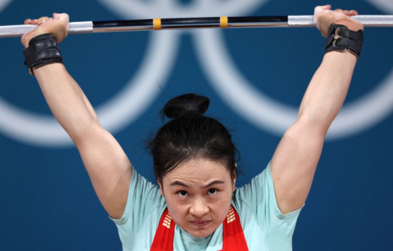 8月8日，举重女子59公斤级决赛，罗诗芳在比赛中。