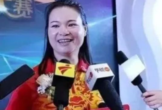 世界最艰难的举重冠军_最苦举重冠军_举重最难破的世界纪录