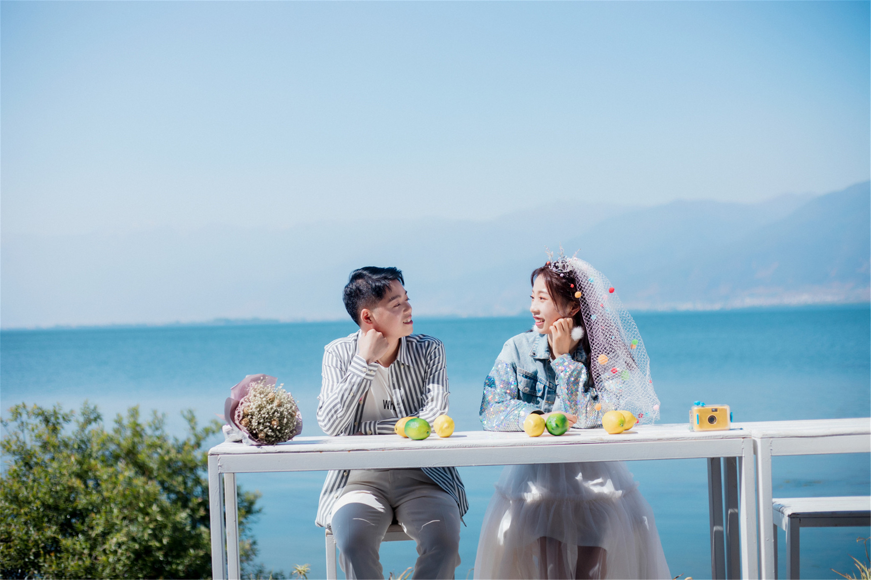 婚纱照黑色婚纱有说法吗_婚纱照黑色婚纱_外景缎面婚纱照黑色