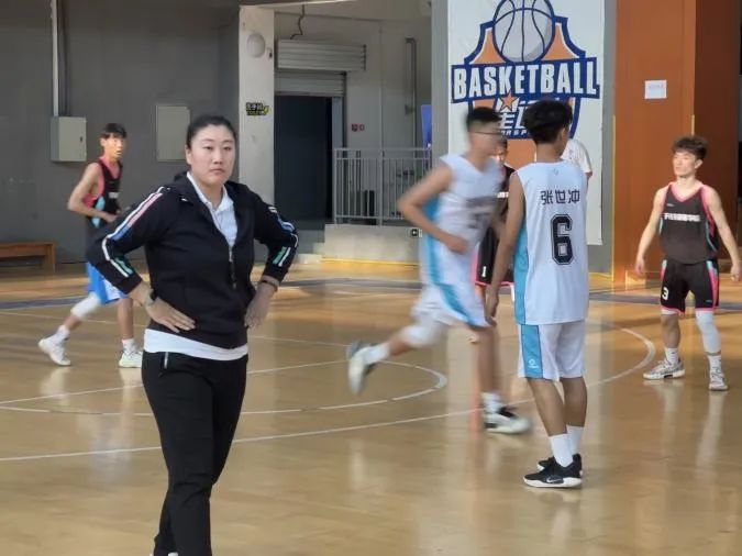 篮球裁判判罚新规则解读_裁判篮球规则_裁判法篮球