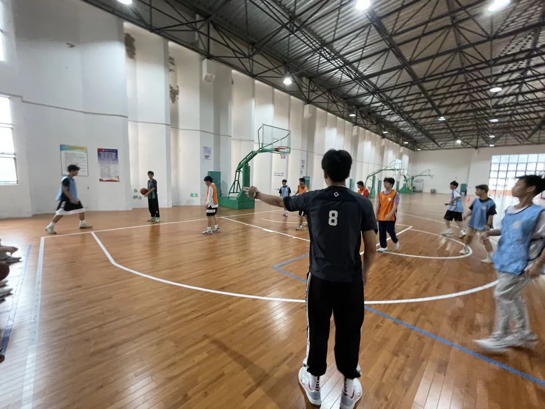 裁判法篮球_篮球裁判判罚新规则解读_裁判篮球规则