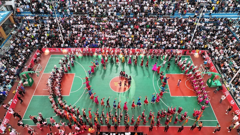 篮球规则光明日报_光明篮球训练营_光明篮球场地