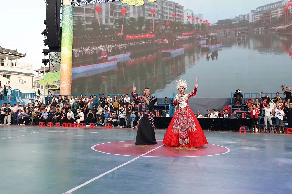 篮球规则光明日报_光明篮球训练营_光明篮球场地