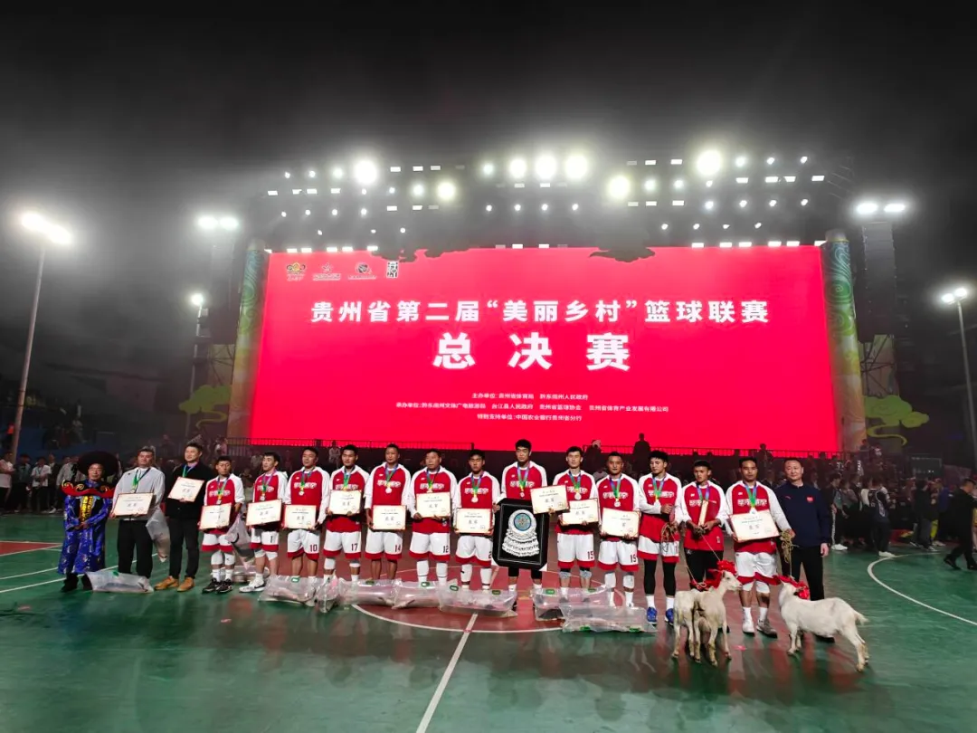 光明篮球训练营_篮球规则光明日报_光明篮球场地