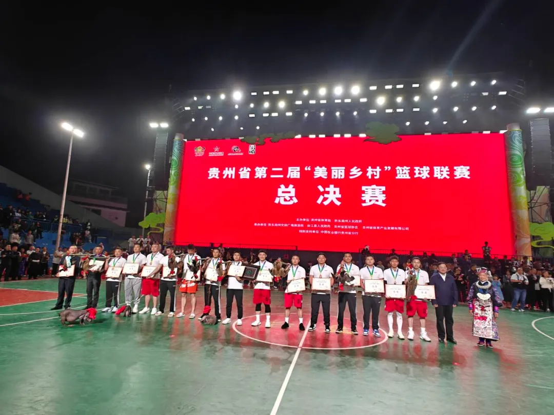 光明篮球场地_光明篮球训练营_篮球规则光明日报