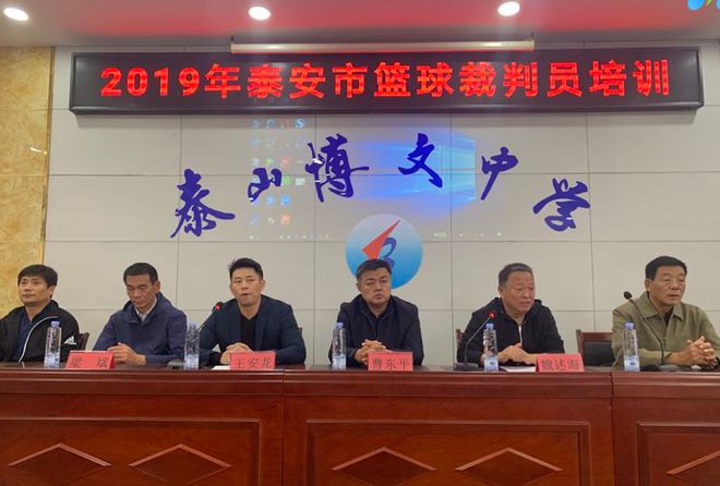 中老年篮球冠军有谁了_篮球冠军老年有中锋吗_全国冠军老年篮球队平均65岁