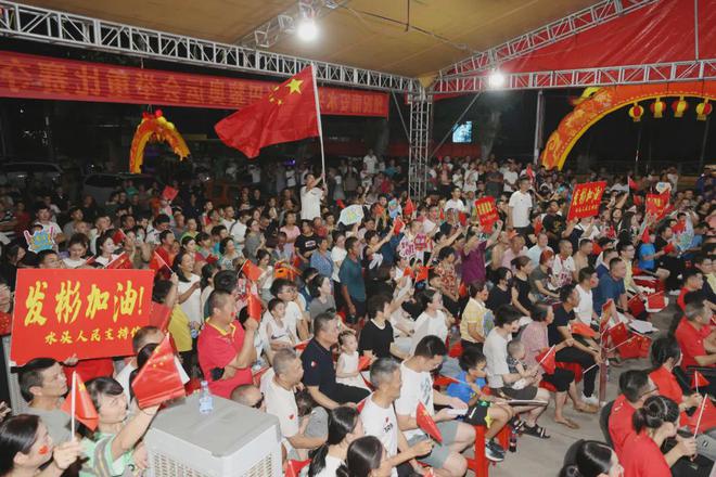 东京举重奥运冠军创新纪录_东京奥运纪录举重冠军创新之处_东京奥运会举重破记录