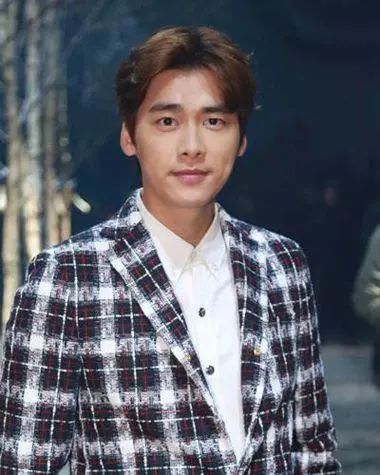 婚纱照男的发型_个性大片婚纱照男生发型_拍婚纱男生发型