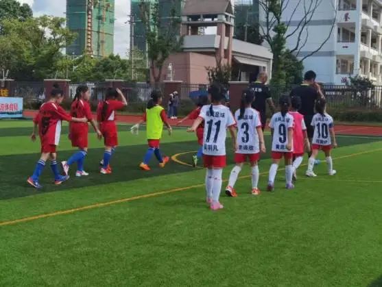 小学足球的规则_小学8人制足球最新规则_足球比赛规则小学