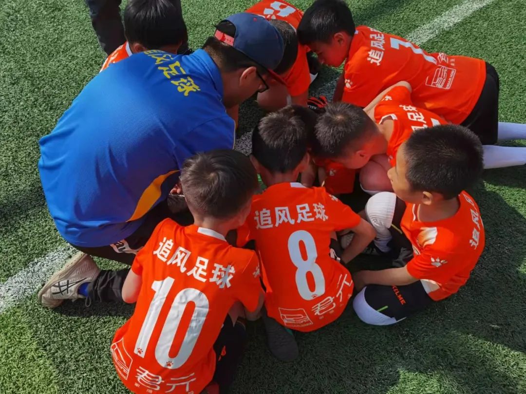 足球比赛规则小学_小学足球的规则_小学8人制足球最新规则