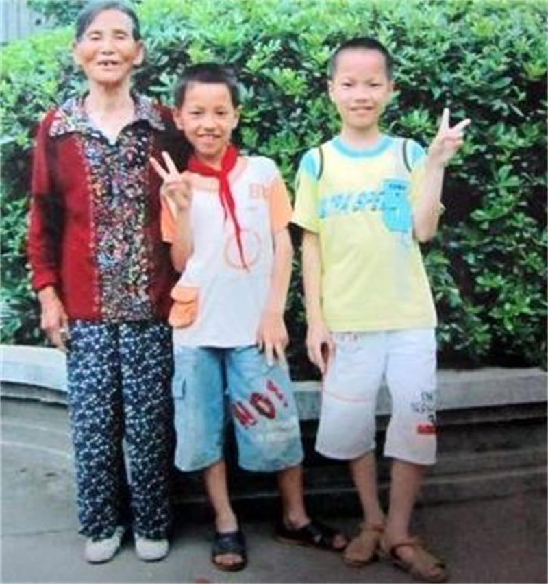 婚纱照拍父母可以吗_跟父母同拍婚纱照_拍婚纱照父母要陪同怎么办