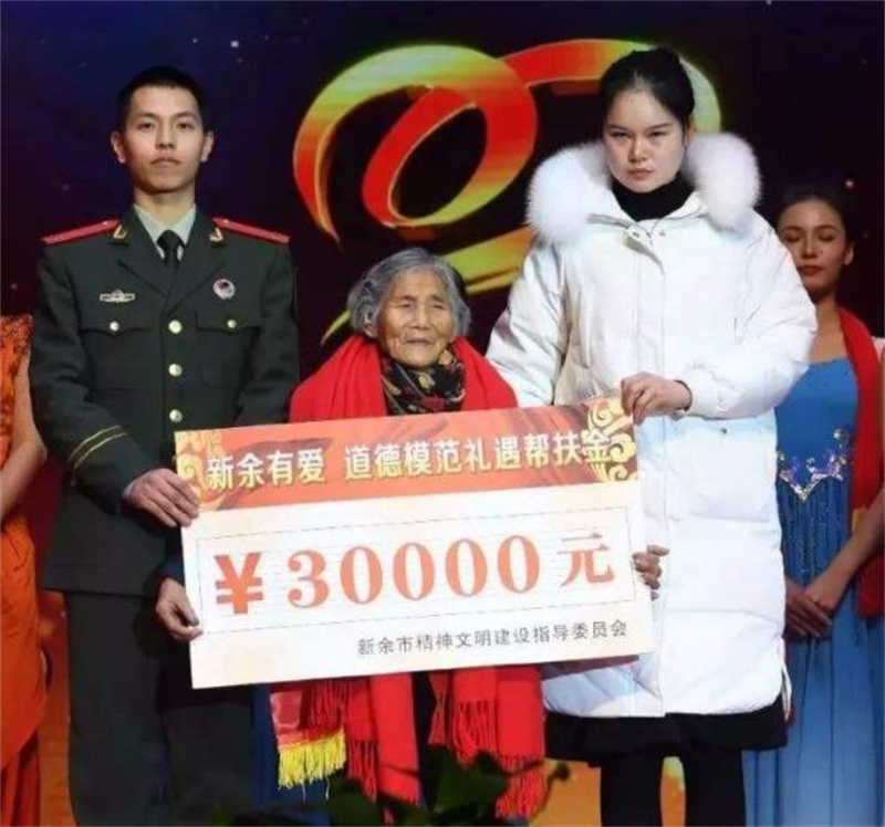 婚纱照拍父母可以吗_拍婚纱照父母要陪同怎么办_跟父母同拍婚纱照