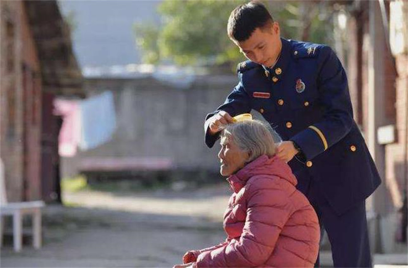 婚纱照拍父母可以吗_跟父母同拍婚纱照_拍婚纱照父母要陪同怎么办