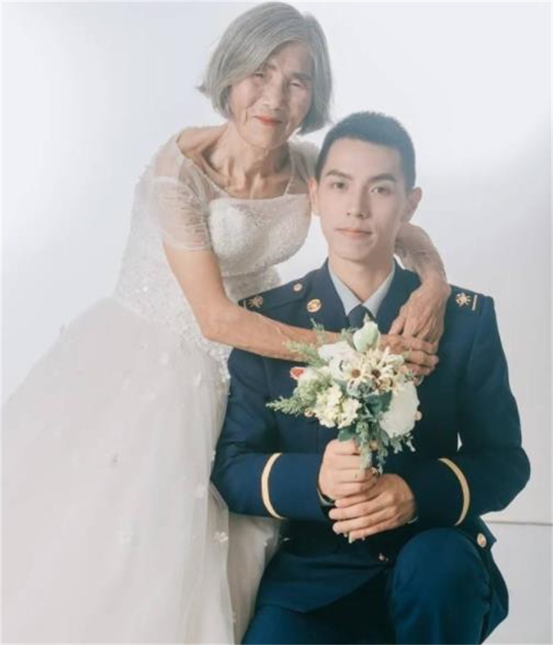 婚纱照拍父母可以吗_拍婚纱照父母要陪同怎么办_跟父母同拍婚纱照