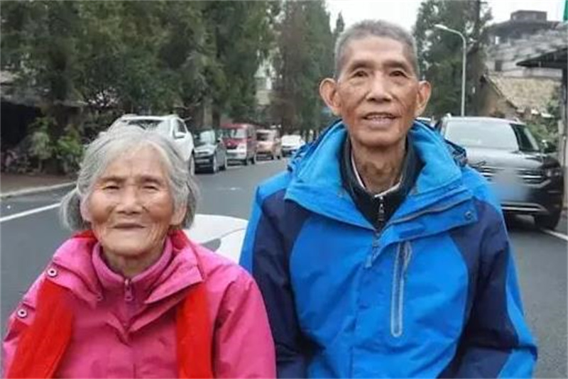 婚纱照拍父母可以吗_跟父母同拍婚纱照_拍婚纱照父母要陪同怎么办