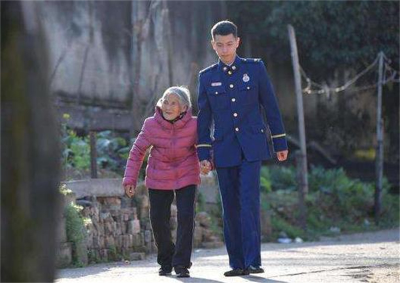 拍婚纱照父母要陪同怎么办_跟父母同拍婚纱照_婚纱照拍父母可以吗
