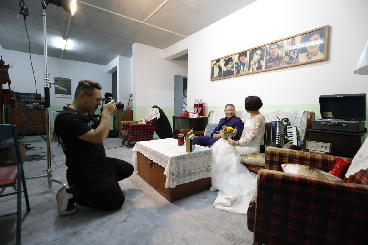 跟父母同拍婚纱照_婚纱照拍父母可以吗_婚纱照拍父母怎么拍