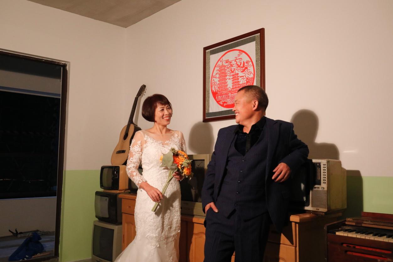 跟父母同拍婚纱照_婚纱照拍父母怎么拍_婚纱照拍父母可以吗