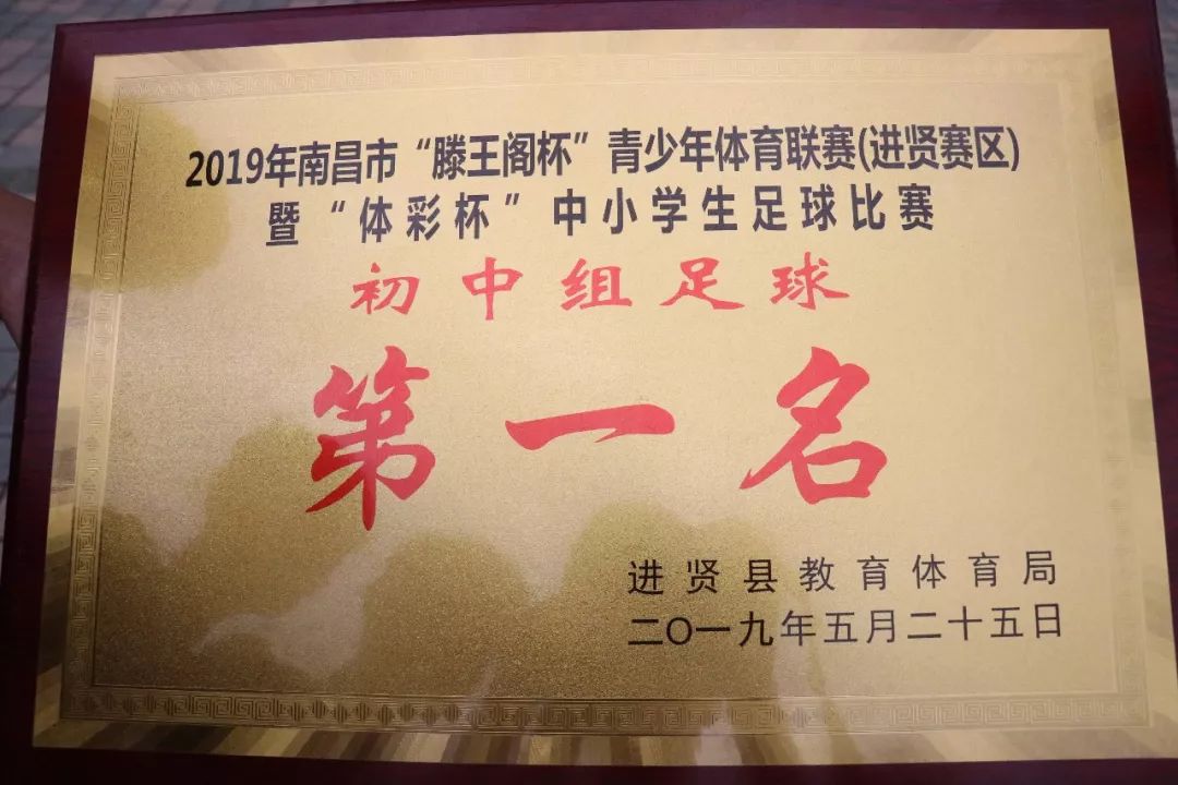 足球比赛规则小学_小学8人制足球最新规则_小学生足球规则小常识视频