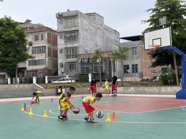 南宁市篮球高中联赛_南宁市中小学篮球联赛冠军是谁_南宁市篮球学校