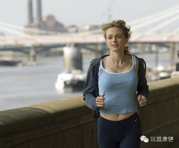 香蕉健身吃前还是吃后_健身之前吃香蕉_健身前多久吃香蕉