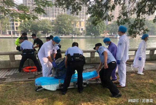 游泳冠军最后死于溺水_游泳冠军溺亡_游泳运动员溺死
