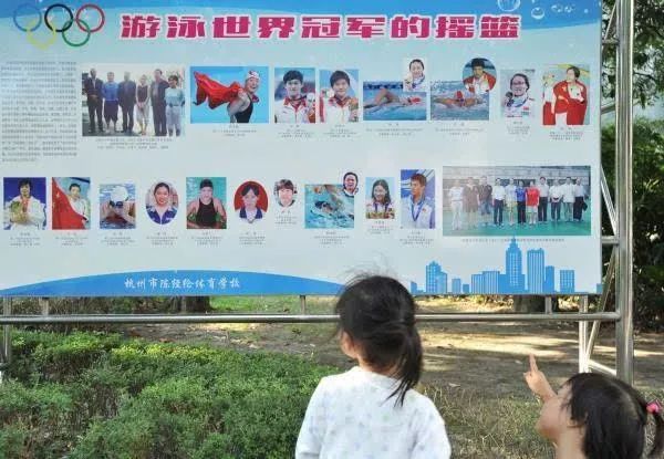 游泳冠军海报_游泳冠军yong_游泳冠军的游泳包有哪些