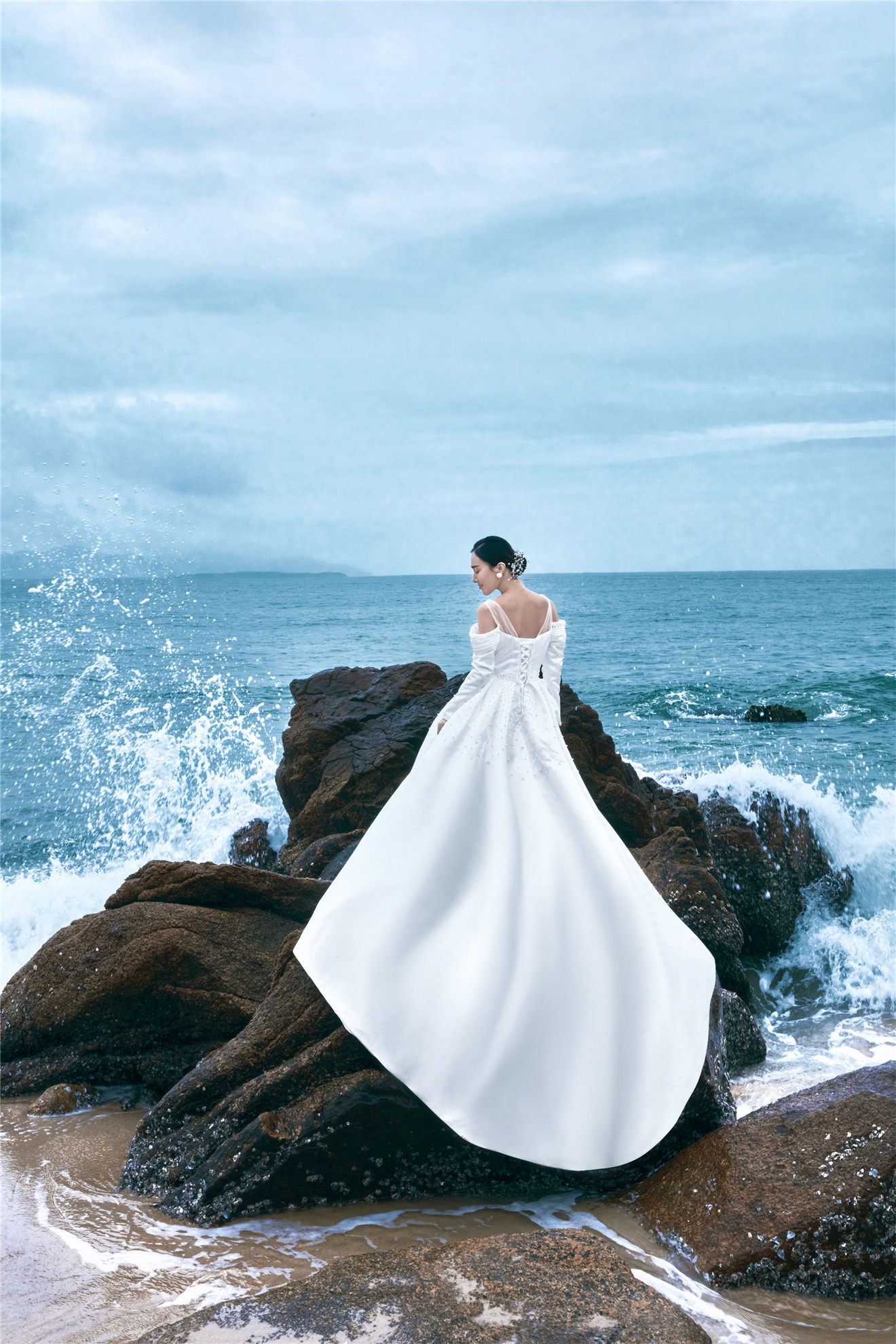 婚纱照和婚纱是一个地方吗_婚纱照和婚纱摄影是一套的吗_拍婚纱照跟婚纱店的区别