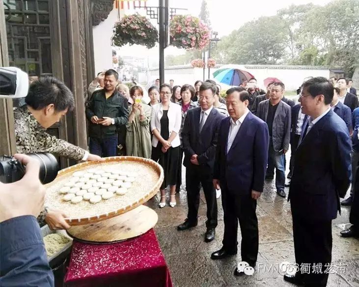 外景婚纱照衢州_衢州婚纱店_外景婚纱拍照姿势