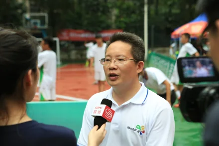 篮球橄榄球_篮球玩法规则橄榄球是什么_篮球场橄榄球的玩法和规则