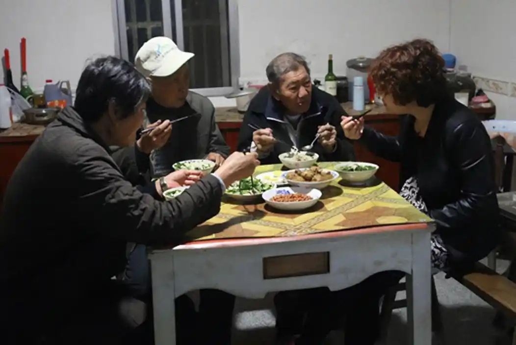 台湾老人在上海的生活方式_台湾老人对大陆_上海台湾人