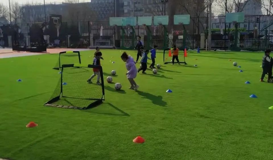 中国足球教练发球规则视频_足球教练发飙_足球发球视频教程