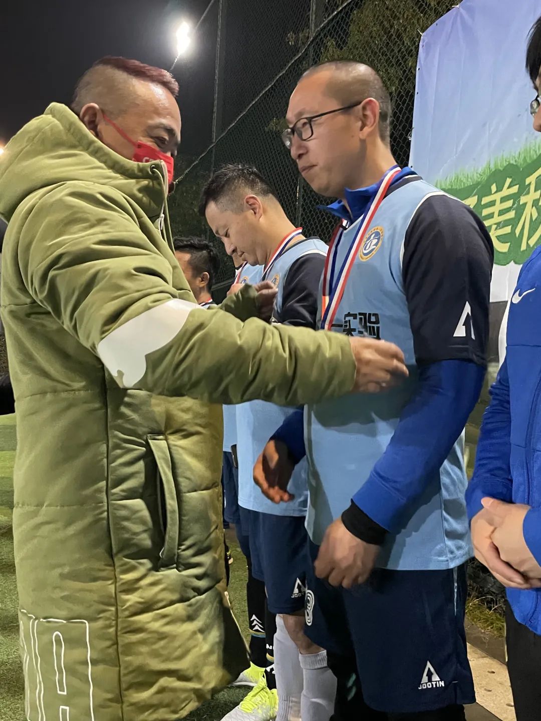 五人联赛足球规则制奖杯怎么摆_五人联赛足球规则制奖杯是什么_五人制足球联赛奖杯规则