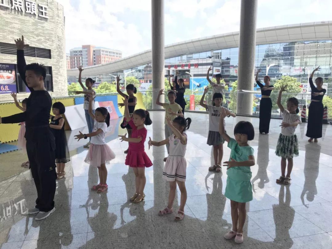 拉丁舞体操音乐_学校拉丁操_拉丁舞体操视频学生