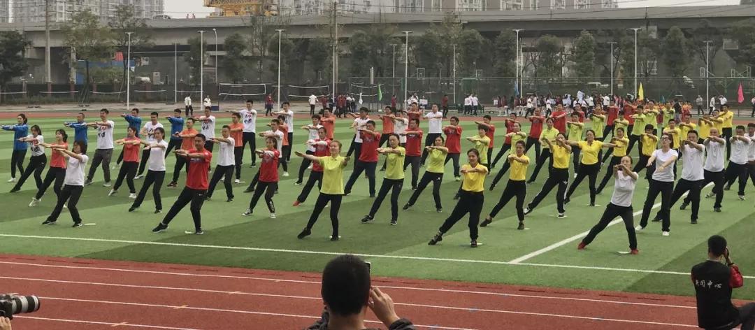 拉丁操视频教程_拉丁舞体操音乐_拉丁舞体操视频学生